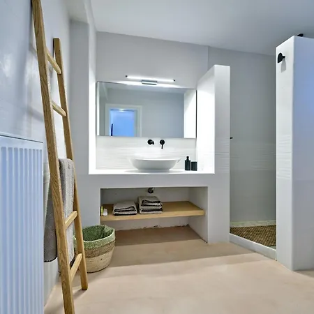 In Paros, Fantastic Waterfront Villa *