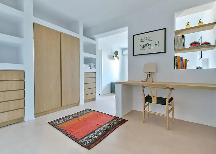 In Paros, Fantastic Waterfront Villa *