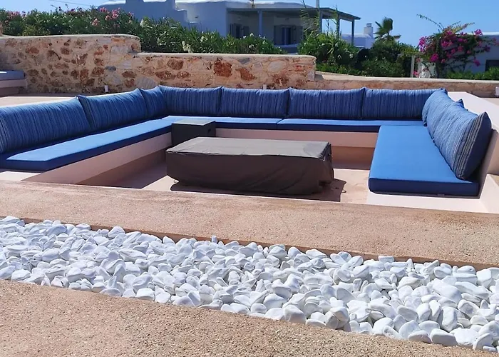 In Paros, Fantastic Waterfront Villa Páros